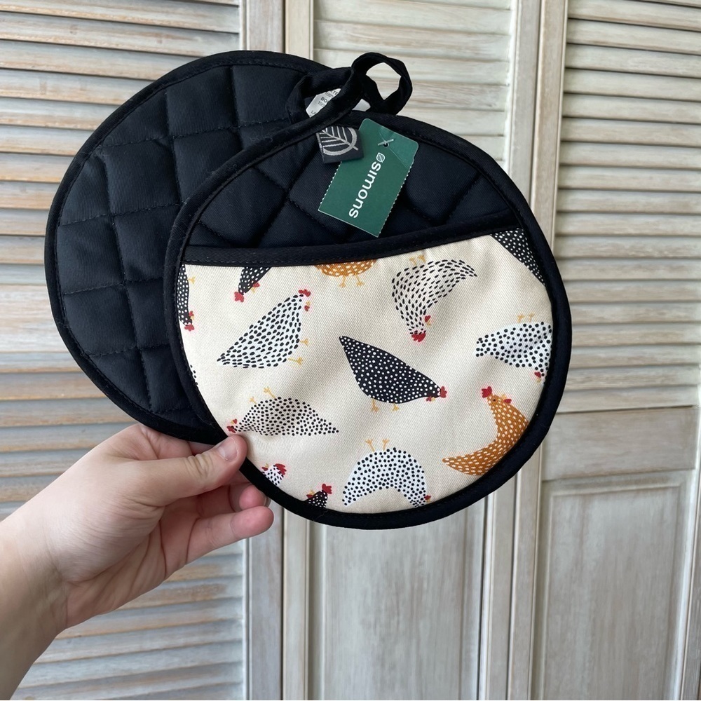Simons set of TWO rooster oven mitt pot holders ROUND white black size:O/S NEW